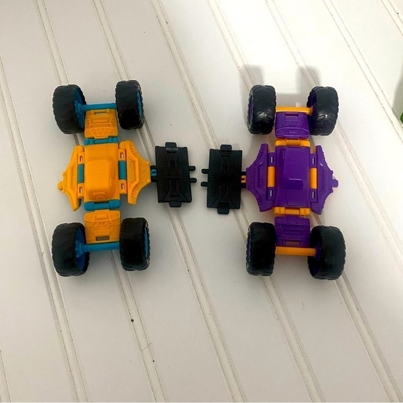 Bundle of (6) Monster Jam (3)Soldier Fortune, (2) Flip Cars (1) Flip Morph Truck - Picture 9 of 14